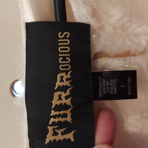 Furrocious cream colored fur shrug - Picture 5 of 7